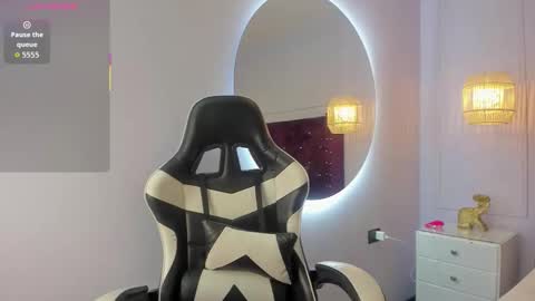   online show from November 2025 03:45:02 PM