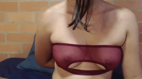 Snapshot of montserrat_jay chatting on April 2026 01:48:02 PM Luisa online show from April 2026 01:48:02 PM