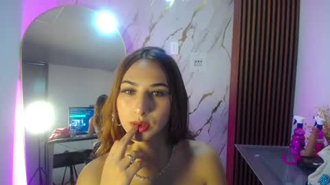 Snapshot of moom_m chatting on July 2026 03:40:02 PM Moom online show from July 2026 03:40:02 PM