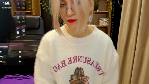 Snapshot of moon13152 chatting on December 2024 12:45:02 AM Katrin online show from December 2024 12:45:02 AM