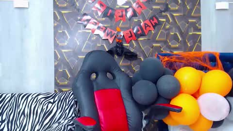 Snapshot of moon_and_fire_ chatting on October 2025 04:29:02 AM moon_and_fire_ online show from October 2025 04:29:02 AM