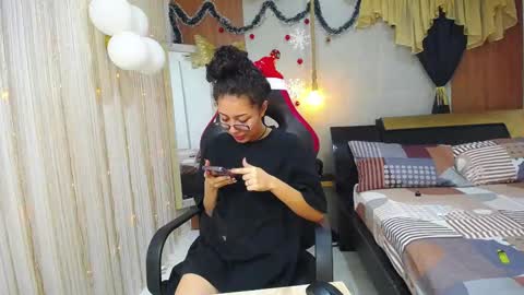 moon_and_fire_ online show from December 2025 05:23:01 AM