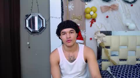 moon_and_fire_ online show from December 2025 03:35:02 AM