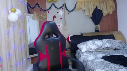 moon_and_fire_ online show from January 2026 12:02:01 AM