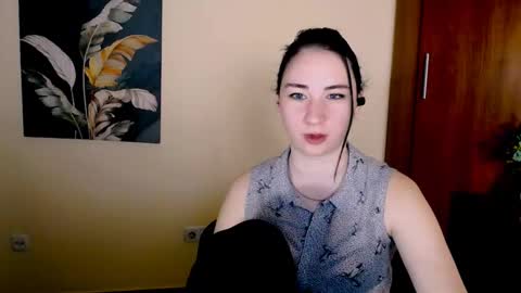 Snapshot of moon_foxy_ chatting on January 2025 03:06:01 PM Diana online show from January 2025 03:06:01 PM