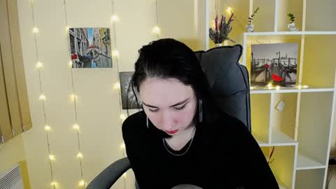 Snapshot of moon_foxy_ chatting on January 2025 03:47:02 PM Diana online show from January 2025 03:47:02 PM