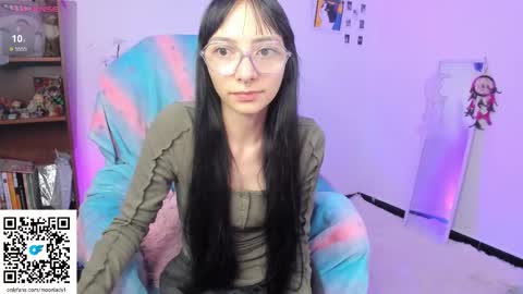 Snapshot of moonlady_ chatting on October 2025 01:23:01 AM MOON online show from October 2025 01:23:01 AM