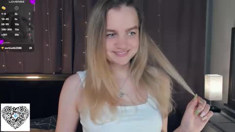 Snapshot of moonperedz chatting on September 2025 07:17:02 PM Eva online show from September 2025 07:17:02 PM