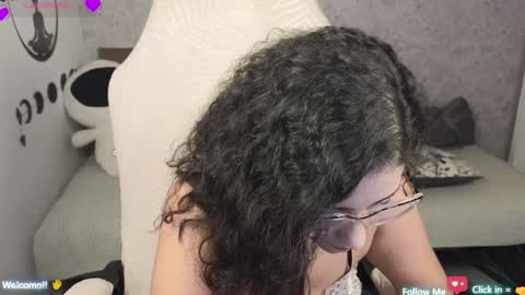 Snapshot of moonwoman_ chatting on January 2025 08:23:02 AM Moon Woman online show from January 2025 08:23:02 AM