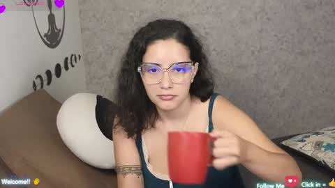 Snapshot of moonwoman_ chatting on January 2025 09:04:02 AM Moon Woman online show from January 2025 09:04:02 AM