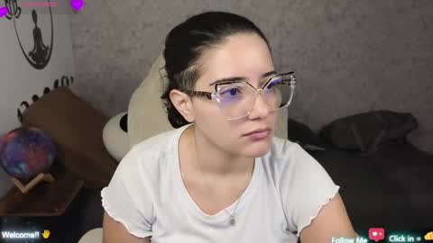 Snapshot of moonwoman_ chatting on February 2025 01:10:01 AM Moon Woman online show from February 2025 01:10:01 AM