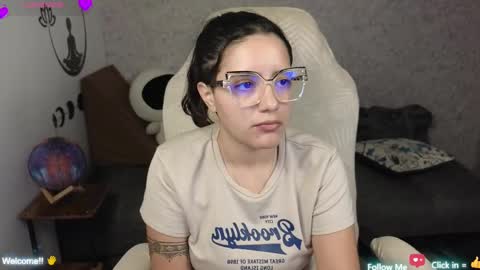 Snapshot of moonwoman_ chatting on February 2025 04:09:02 AM Moon Woman online show from February 2025 04:09:02 AM