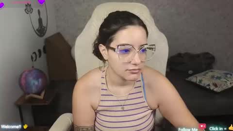 Snapshot of moonwoman_ chatting on February 2025 03:34:02 AM Moon Woman online show from February 2025 03:34:02 AM