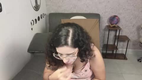 Snapshot of moonwoman_ chatting on March 2025 09:40:02 AM Moon Woman online show from March 2025 09:40:02 AM