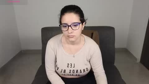 Snapshot of moonwoman_ chatting on October 2025 02:43:02 AM Moon Woman online show from October 2025 02:43:02 AM