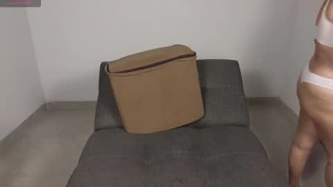 Snapshot of moonwoman_ chatting on October 2025 03:40:02 AM Moon Woman online show from October 2025 03:40:02 AM