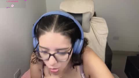 Snapshot of moonwoman_ chatting on November 2025 01:05:02 AM Moon Woman online show from November 2025 01:05:02 AM