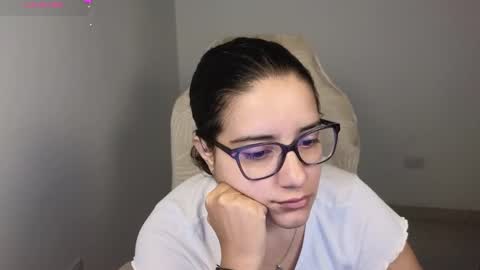 Snapshot of moonwoman_ chatting on November 2025 01:22:02 PM Moon Woman online show from November 2025 01:22:02 PM