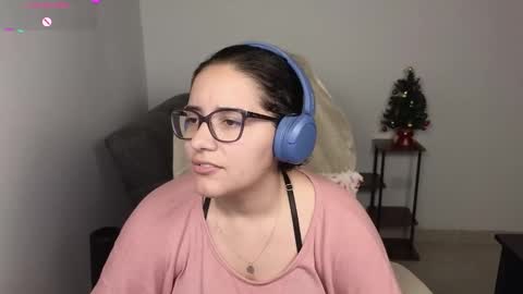 Snapshot of moonwoman_ chatting on December 2025 12:49:02 AM Moon Woman online show from December 2025 12:49:02 AM