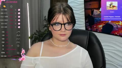 Snapshot of morygirl chatting on November 2025 02:05:01 PM mori online show from November 2025 02:05:01 PM