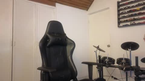 Snapshot of mr_andresr chatting on March 2025 09:05:02 PM Andy online show from March 2025 09:05:02 PM