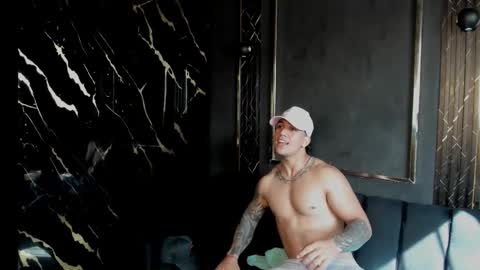 mr_maximo online show from November 2025 07:25:02 PM