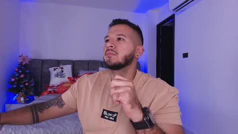 MIKEE online show from December 2025 03:04:02 AM