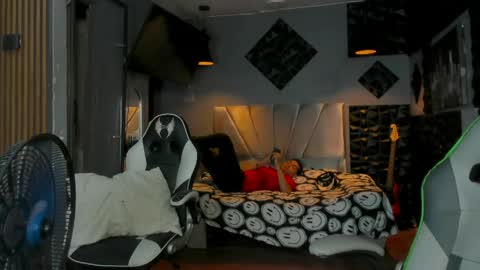 mr_mois online show from May 2026 05:34:01 AM