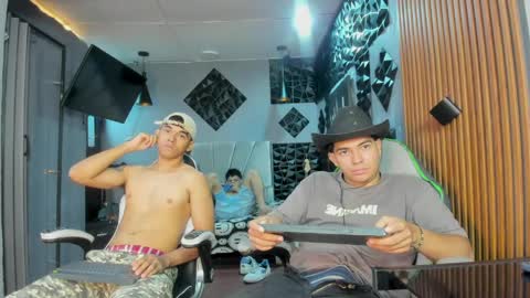 mr_mois online show from May 2026 06:54:02 AM