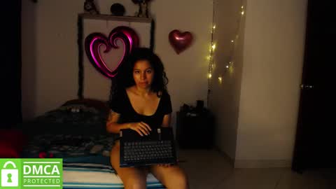 Snapshot of mr_mrscurie chatting on December 2024 01:15:02 AM Mr  Mrs Curie online show from December 2024 01:15:02 AM