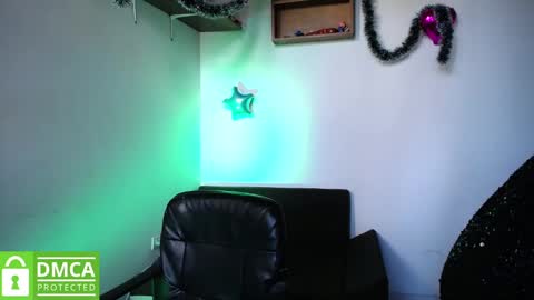 Snapshot of mr_mrscurie chatting on December 2024 08:45:02 PM Mr  Mrs Curie online show from December 2024 08:45:02 PM