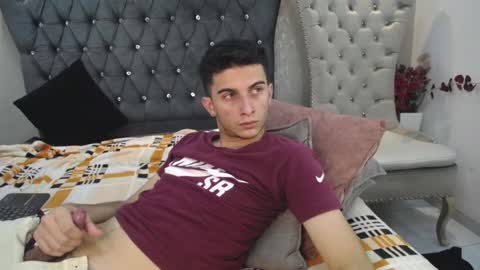 Snapshot of mr_williseo chatting on February 2025 11:12:02 PM williseo online show from February 2025 11:12:02 PM