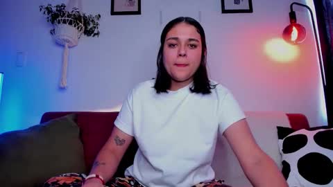 Laura online show from November 2025 04:27:01 PM