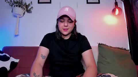 Laura online show from December 2025 08:59:01 PM