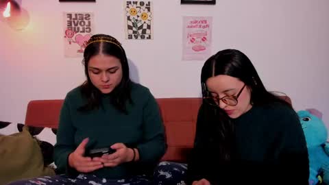 Snapshot of mrbuu_ chatting on May 2026 11:10:02 PM Laura online show from May 2026 11:10:02 PM