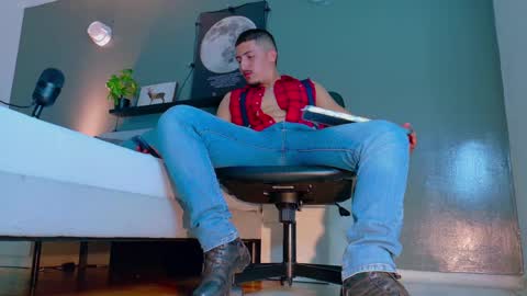 Mr Fox online show from October 2025 08:43:02 PM