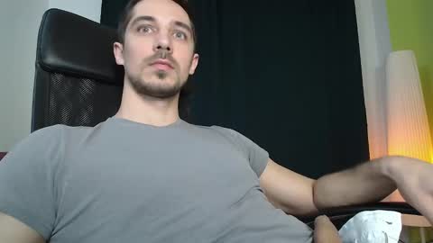 Snapshot of mrgreeneyes01 chatting on February 2025 12:51:02 AM juan luis online show from February 2025 12:51:02 AM