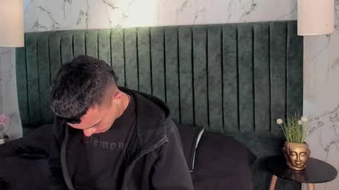 mrjustin_ online show from November 2025 07:45:01 PM