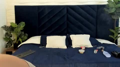 mrjustin_ online show from November 2025 09:14:02 PM