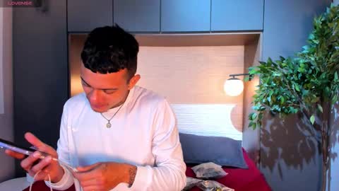 mrjustin_ online show from November 2025 08:32:01 PM