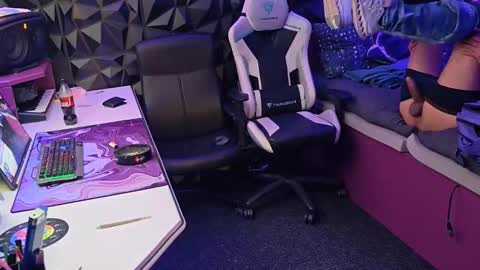 Snapshot of mrlongplay835366 chatting on February 2026 02:11:01 AM mrlongplay835366 online show from February 2026 02:11:01 AM