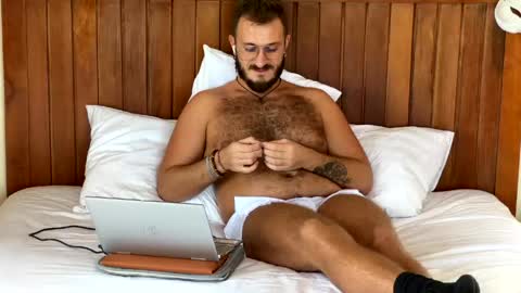 Snapshot of mrmaxiy chatting on May 2026 06:33:01 AM Max online show from May 2026 06:33:01 AM