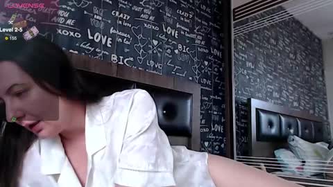 Snapshot of mrs__le chatting on March 2025 12:09:02 PM Lara online show from March 2025 12:09:02 PM