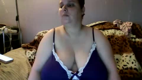 Snapshot of mrs_butterfly84 chatting on May 2026 08:54:02 PM Mrs Butterfly online show from May 2026 08:54:02 PM
