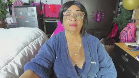 mrs_mommy online show from November 2025 06:56:02 PM