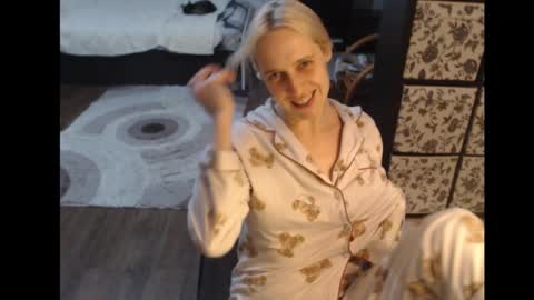 Sasha online show from November 2025 01:32:01 PM