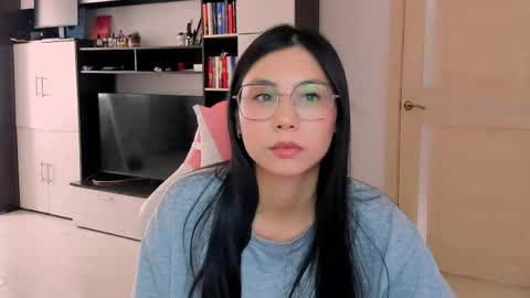 ms_emily_ online show from May 2026 12:33:01 PM