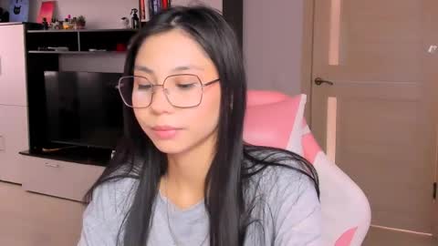 ms_emily_ online show from June 2026 11:33:01 AM
