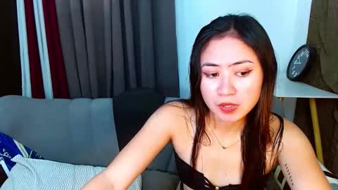 Nicole online show from November 2025 04:35:01 AM