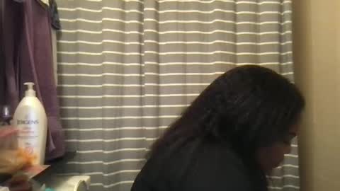 Snapshot of msjonemillion chatting on January 2025 01:06:01 AM Chocolate  Candy   Stick online show from January 2025 01:06:01 AM